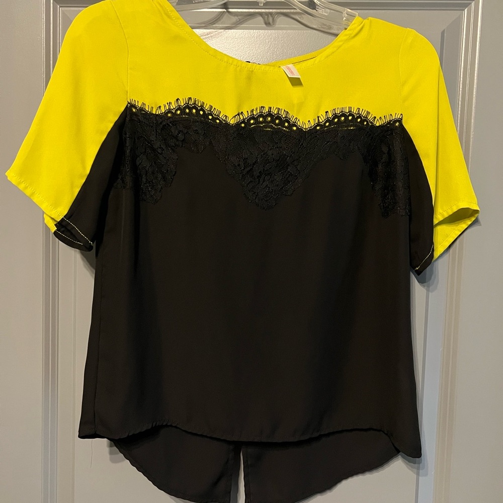 Women’s black and mustard green blouse